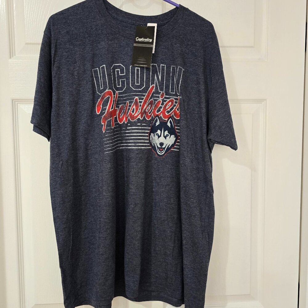 University of Conneticut Huskies Men's Captivating Brand T-Shirt Blue‎ Sz XL NWT